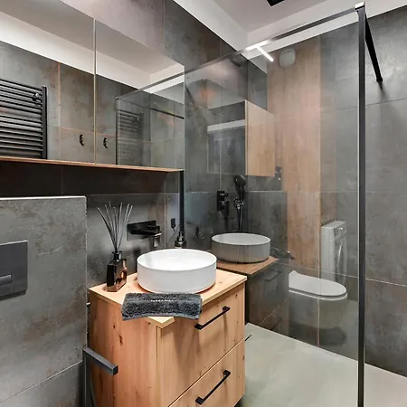 Amber Port 11 By Grand